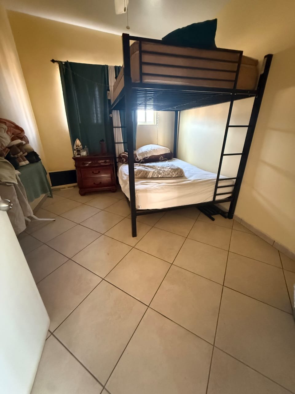 Dormitorio y habitación de descanso en Casa Puente